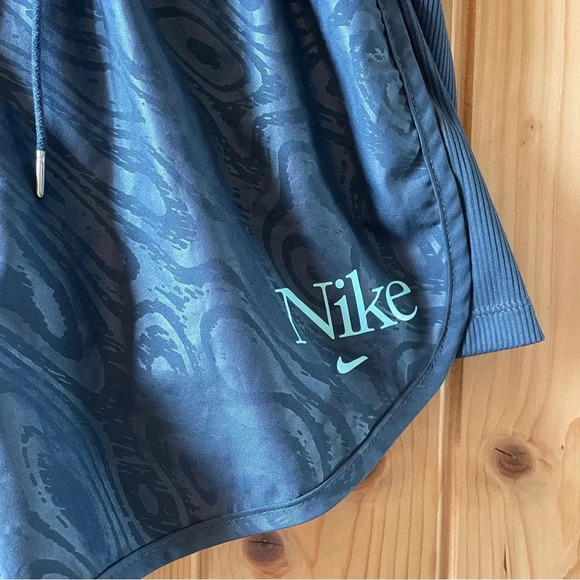 NIKE Tempo Famme Dri Fit shorts- Size S - Picture 7 of 11